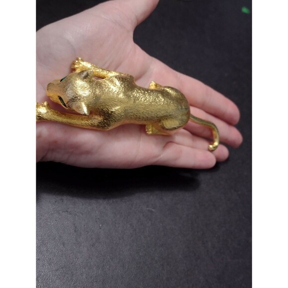 Gold plated crawling cat brooch - Picture 1 of 9
